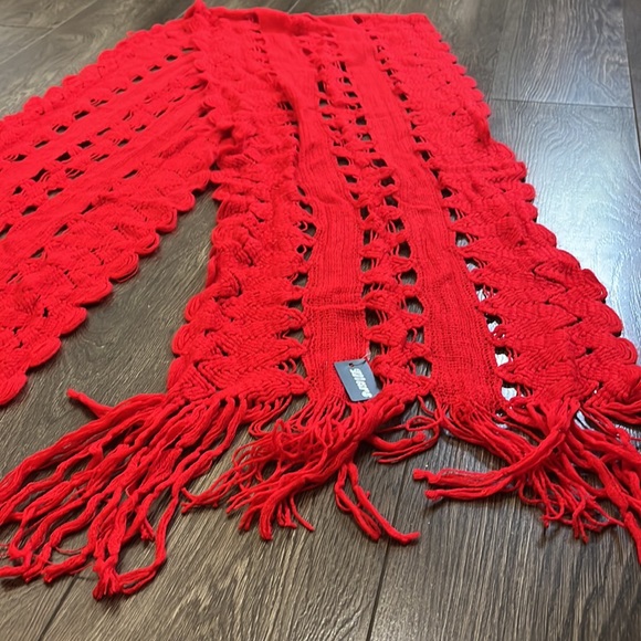 BNWT Long wide red scarf - Picture 3 of 5